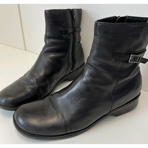 Vintage Clarks Mila Charm black leather ankle boots. Size 9.